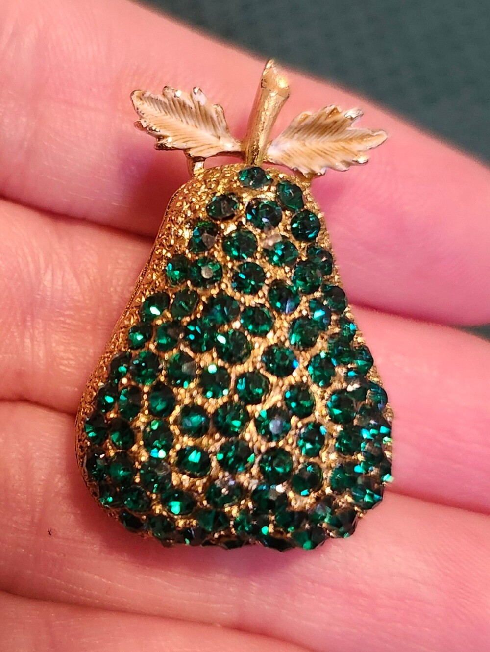Vintage Pave Green Rhinestone Pear Brooch - Picture 3 of 4